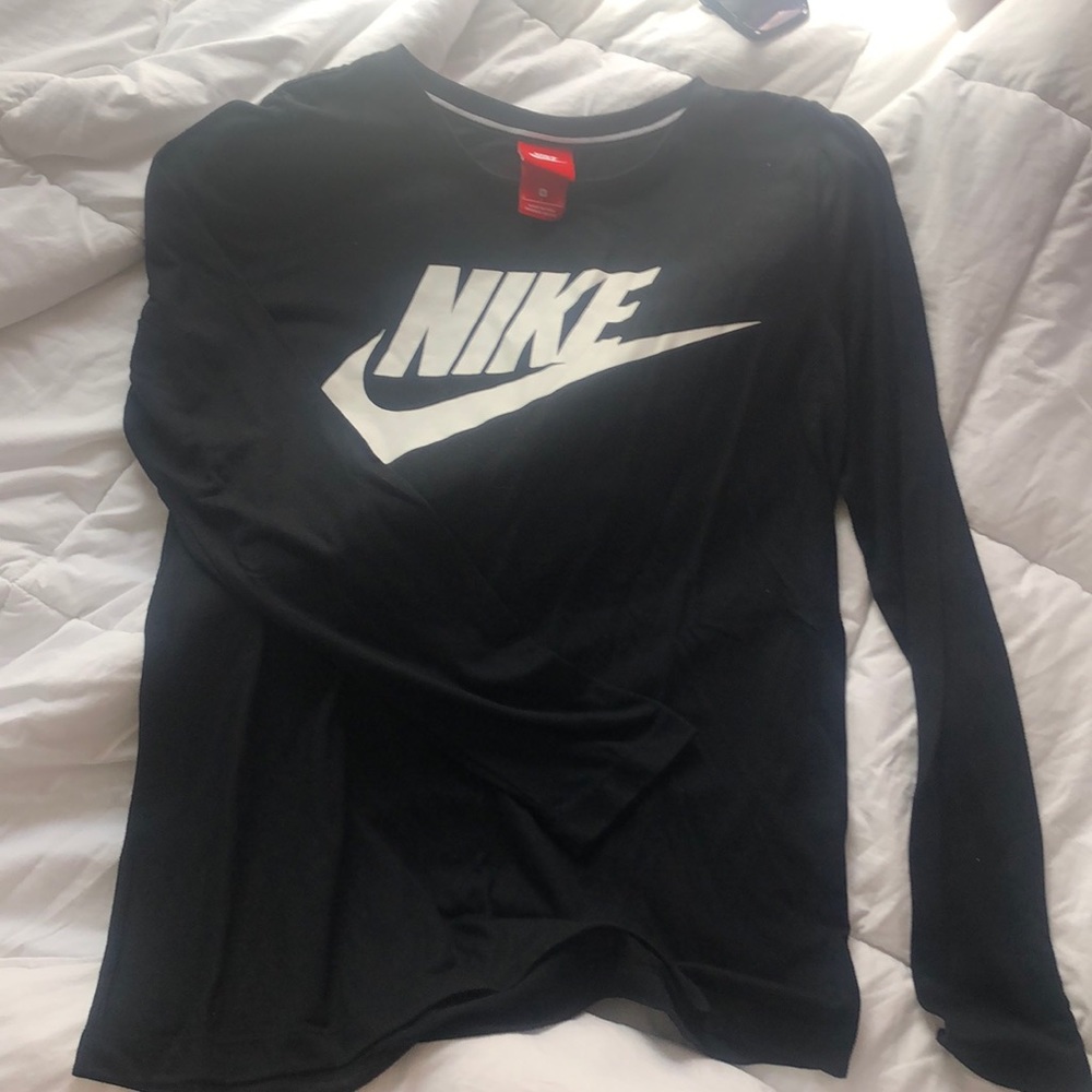 never worn Nike long sleeve